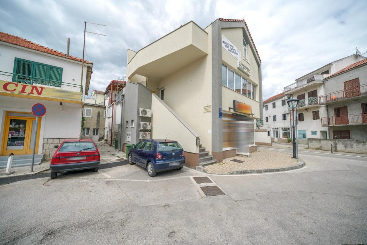 Studio Apartman Salis Vodice Apartamento Exterior foto